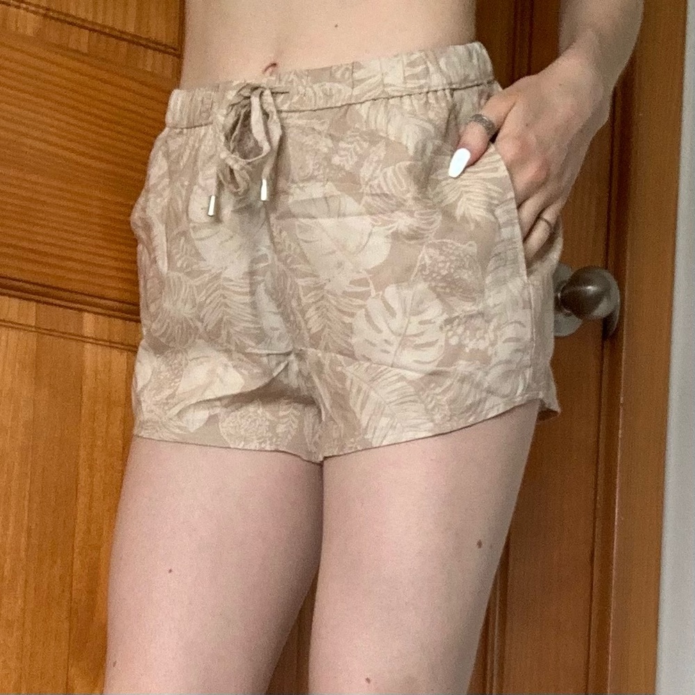 H&M Tan Soft Flowy Tie Shortd